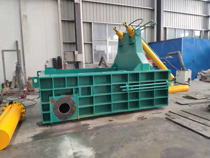 Horizontal metal baler