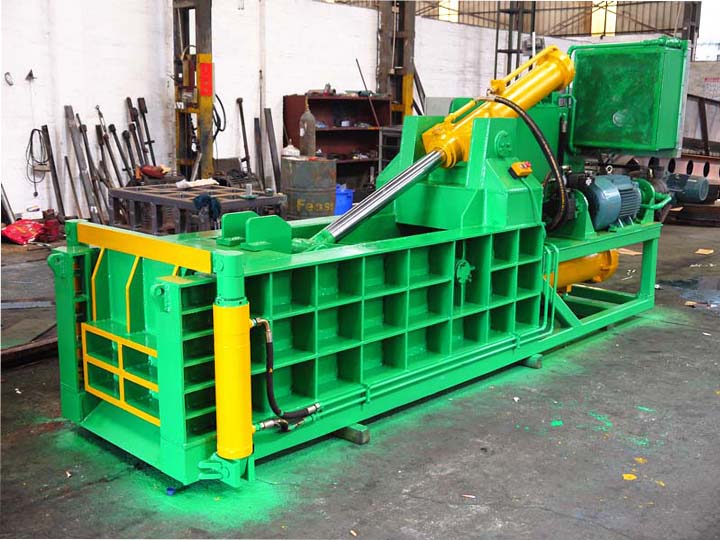 Horizontal metal baler