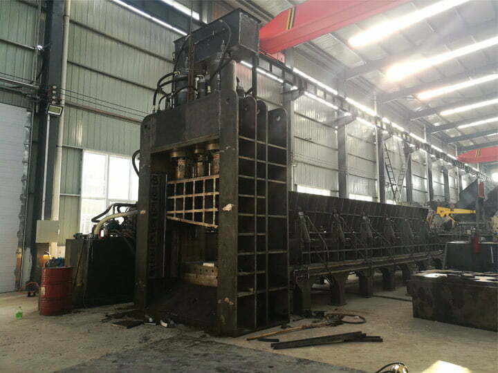 Geser gantry sedang dibuat