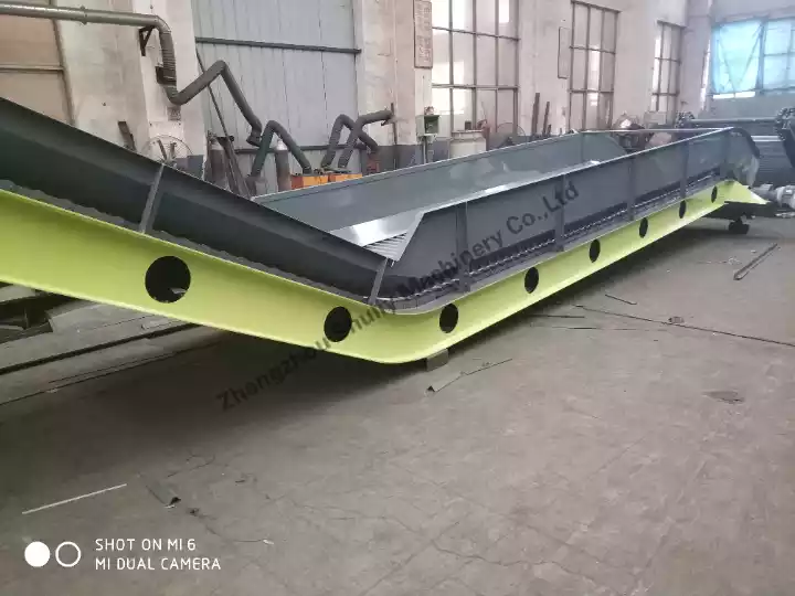Automatic horizontal baler conveyor belt