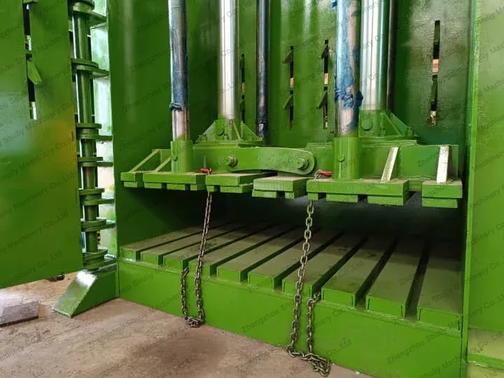 How Much Does A Tire Baler Machine Cost? 5 Vertical hydraulic tyre baling machine