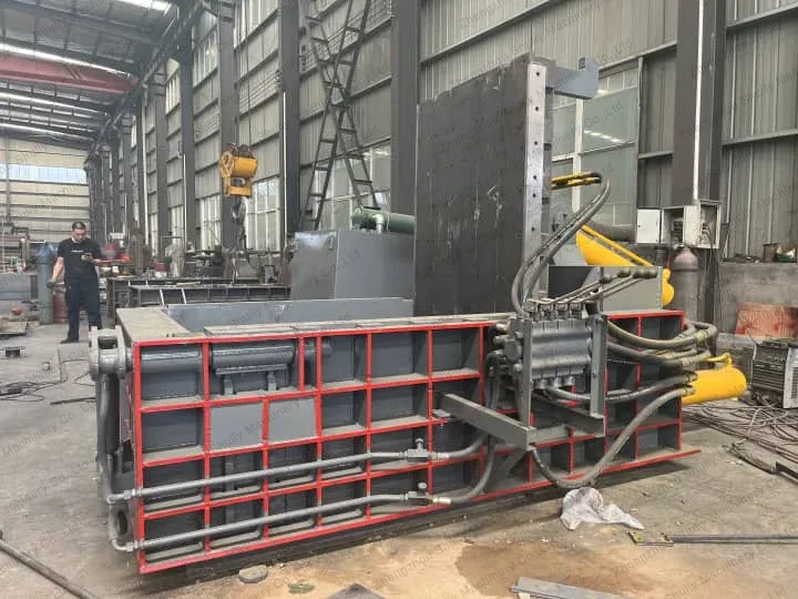 آلة ضغط المعادن