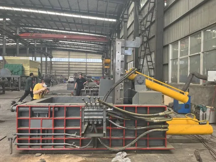 مكبس خردة المعادن