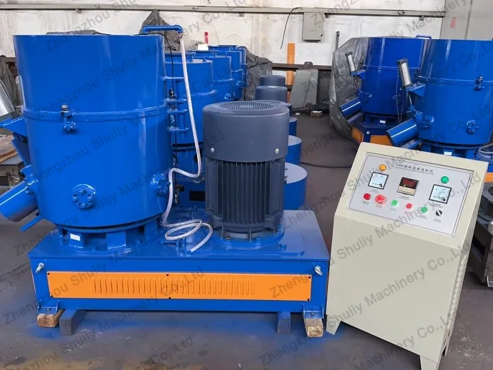 Plastic agglomerator machine